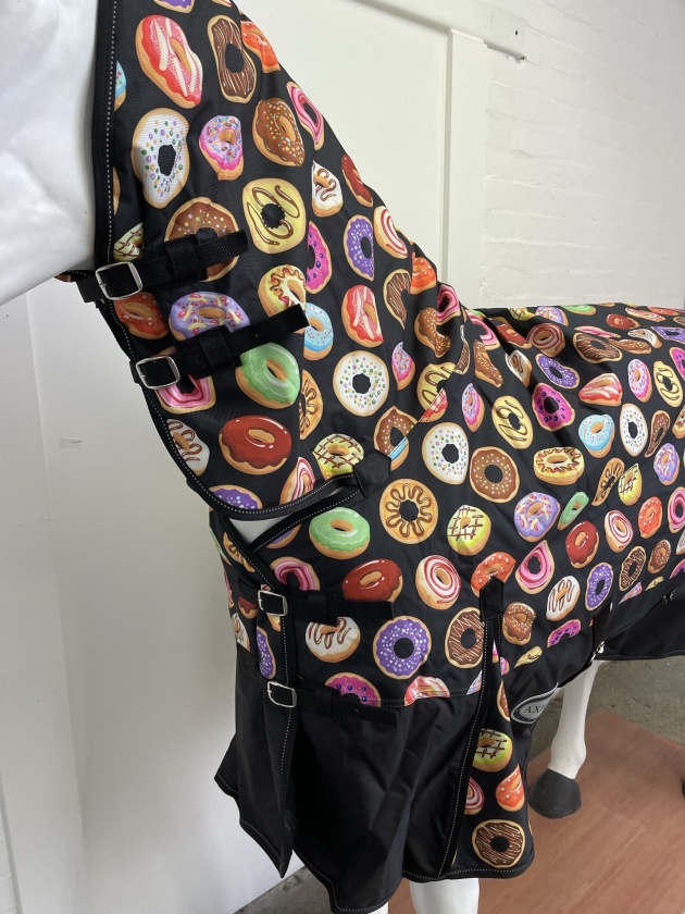 AXIOM 1800D BALLISTIC DONUTS/BLACK 220g HORSE COMBO RUG Ridelo Saddlery