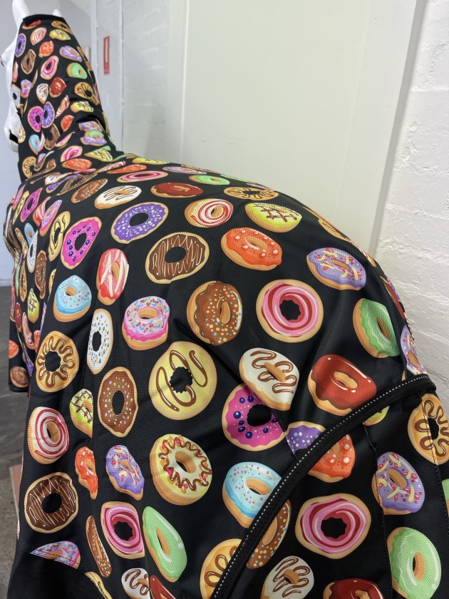 AXIOM 1800D BALLISTIC DONUTS/BLACK 220g HORSE COMBO RUG Ridelo Saddlery